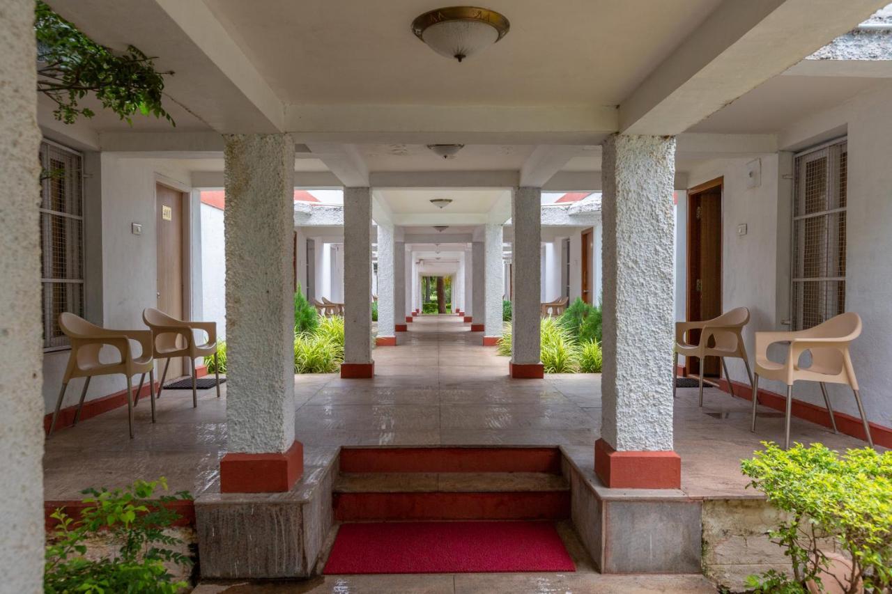 Kstdc Hotel Mayura Bhuvaneshwari Kamalapur 亨比 外观 照片