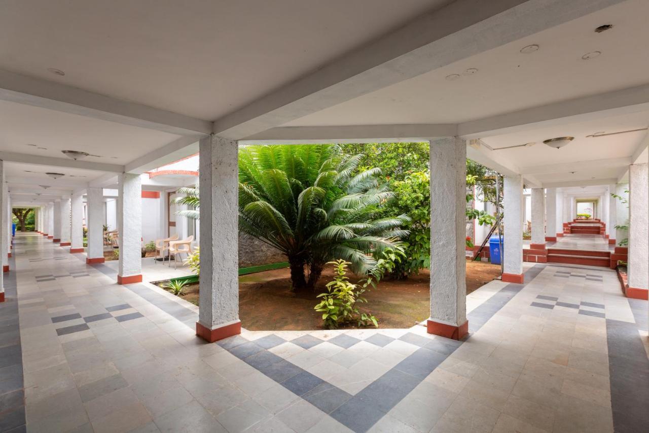 Kstdc Hotel Mayura Bhuvaneshwari Kamalapur 亨比 外观 照片