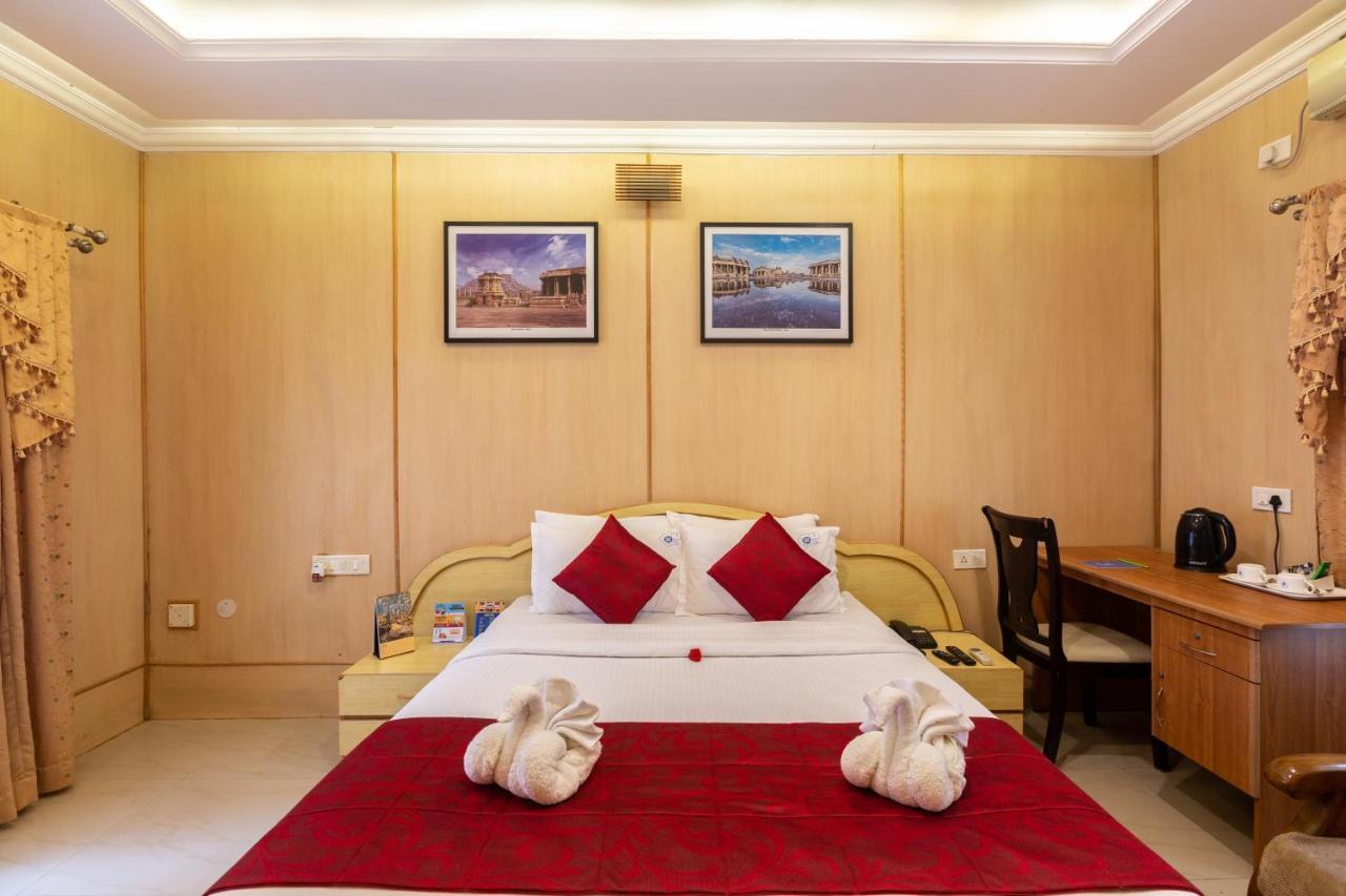 Kstdc Hotel Mayura Bhuvaneshwari Kamalapur 亨比 外观 照片