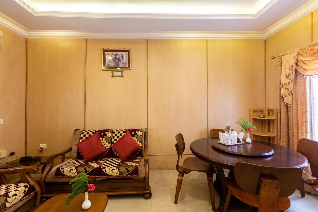Kstdc Hotel Mayura Bhuvaneshwari Kamalapur 亨比 外观 照片