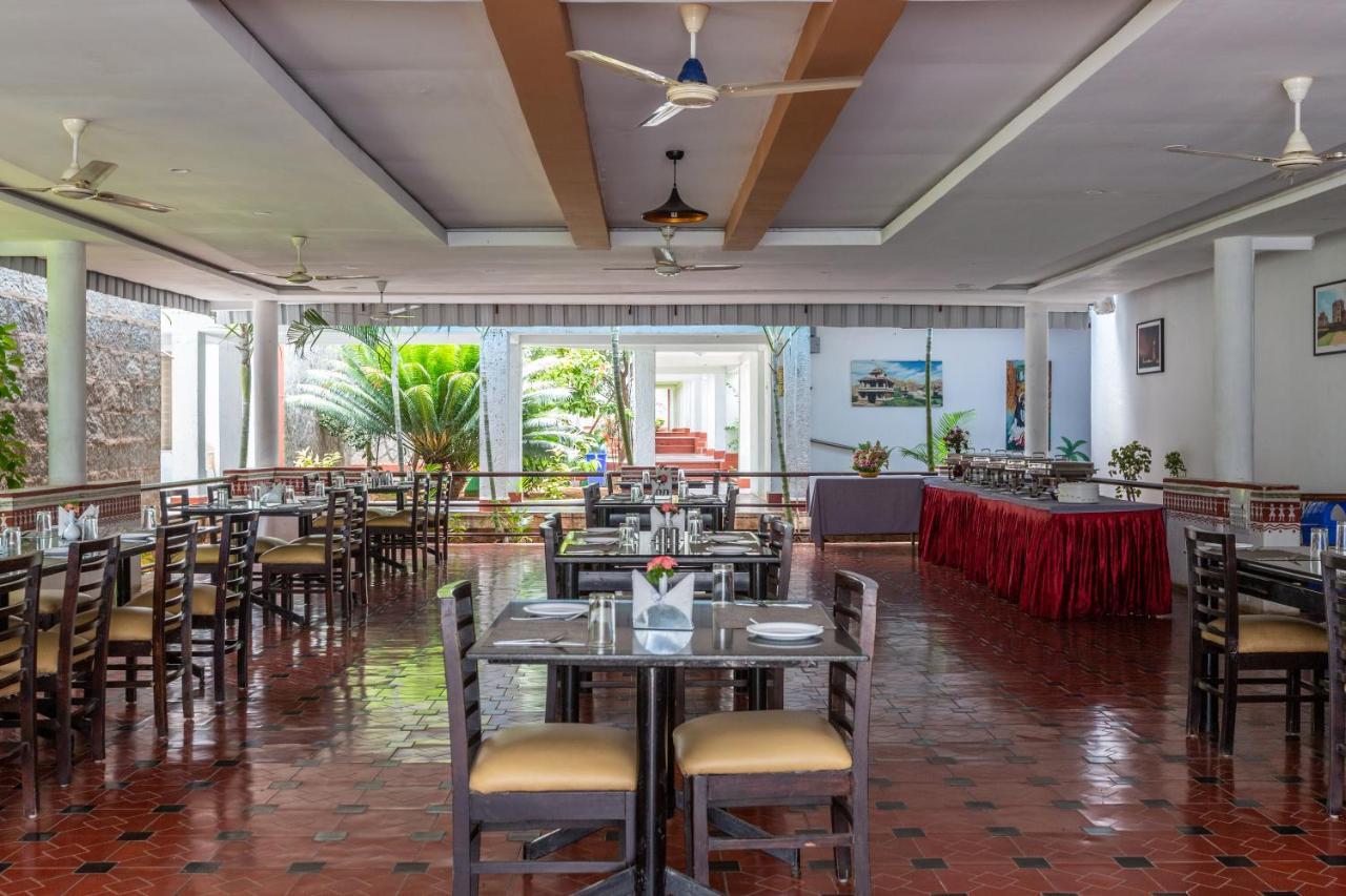 Kstdc Hotel Mayura Bhuvaneshwari Kamalapur 亨比 外观 照片
