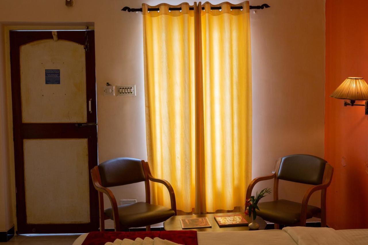 Kstdc Hotel Mayura Bhuvaneshwari Kamalapur 亨比 外观 照片