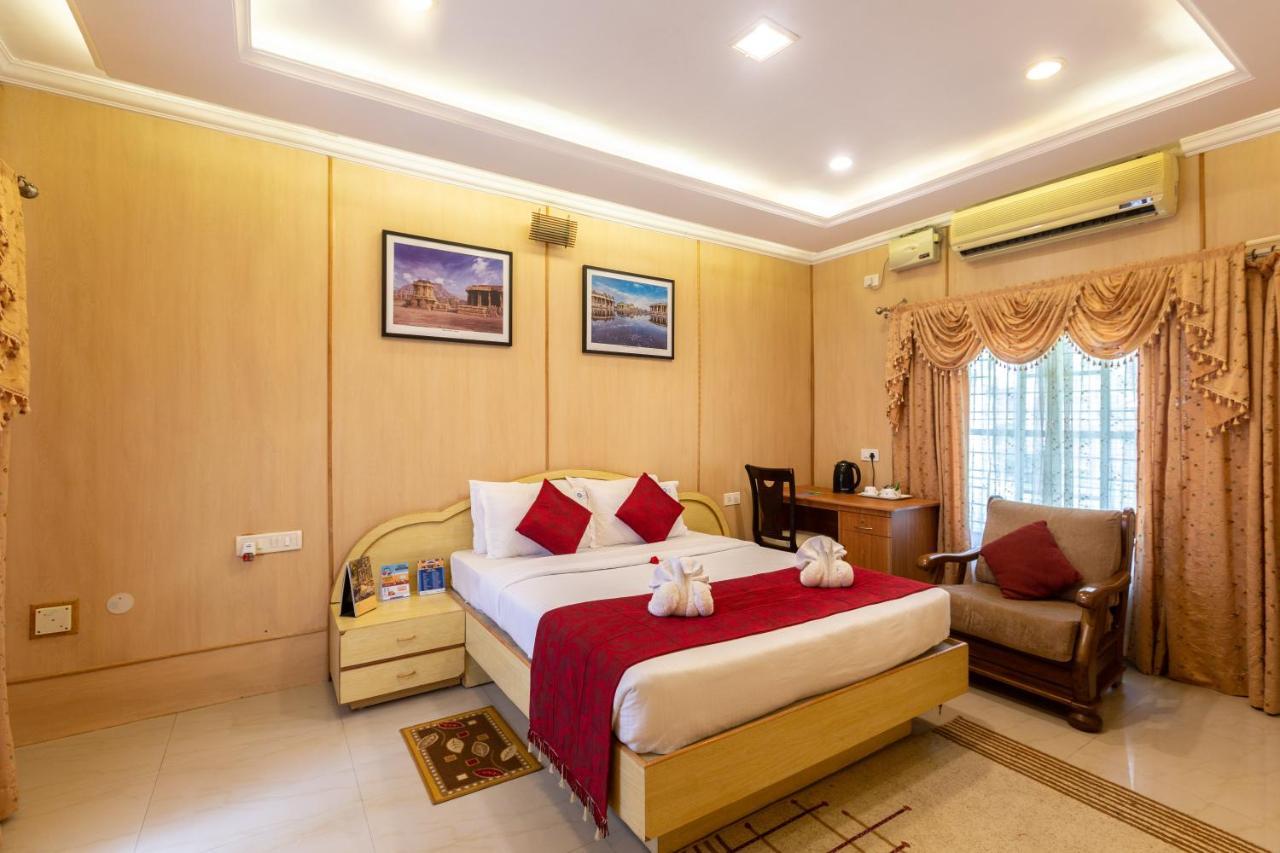 Kstdc Hotel Mayura Bhuvaneshwari Kamalapur 亨比 外观 照片