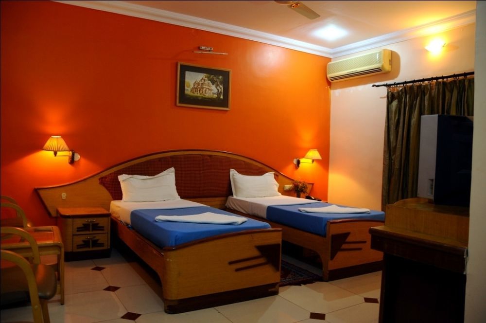 Kstdc Hotel Mayura Bhuvaneshwari Kamalapur 亨比 外观 照片
