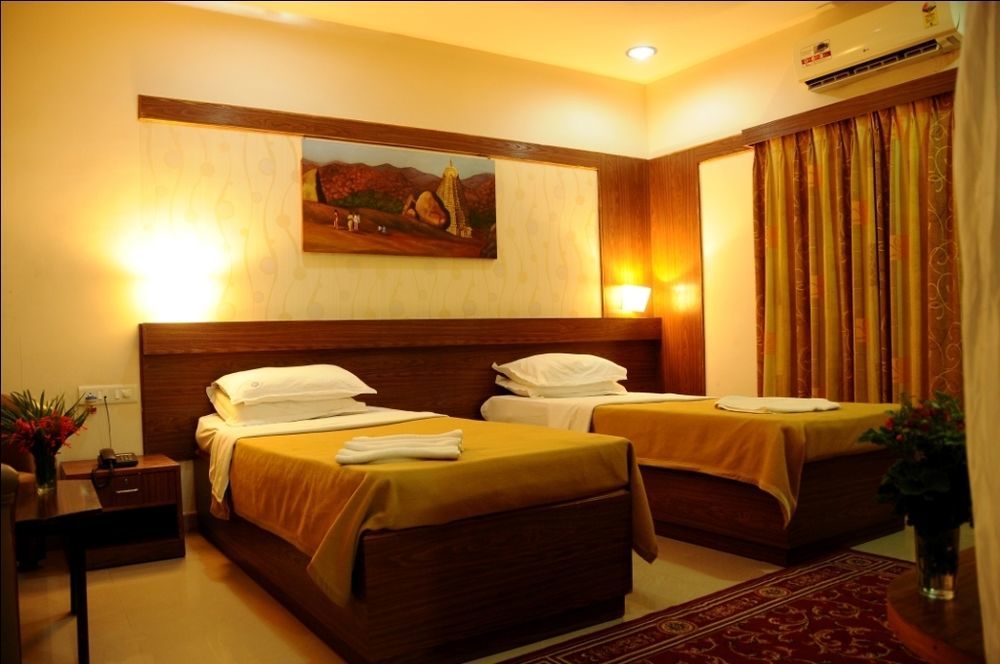 Kstdc Hotel Mayura Bhuvaneshwari Kamalapur 亨比 外观 照片