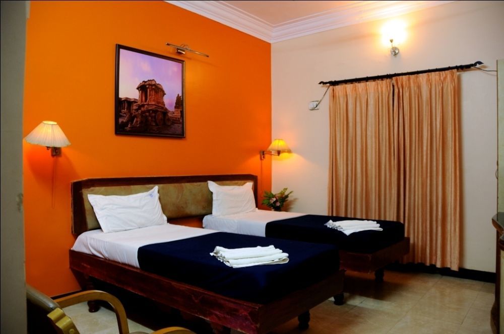 Kstdc Hotel Mayura Bhuvaneshwari Kamalapur 亨比 外观 照片