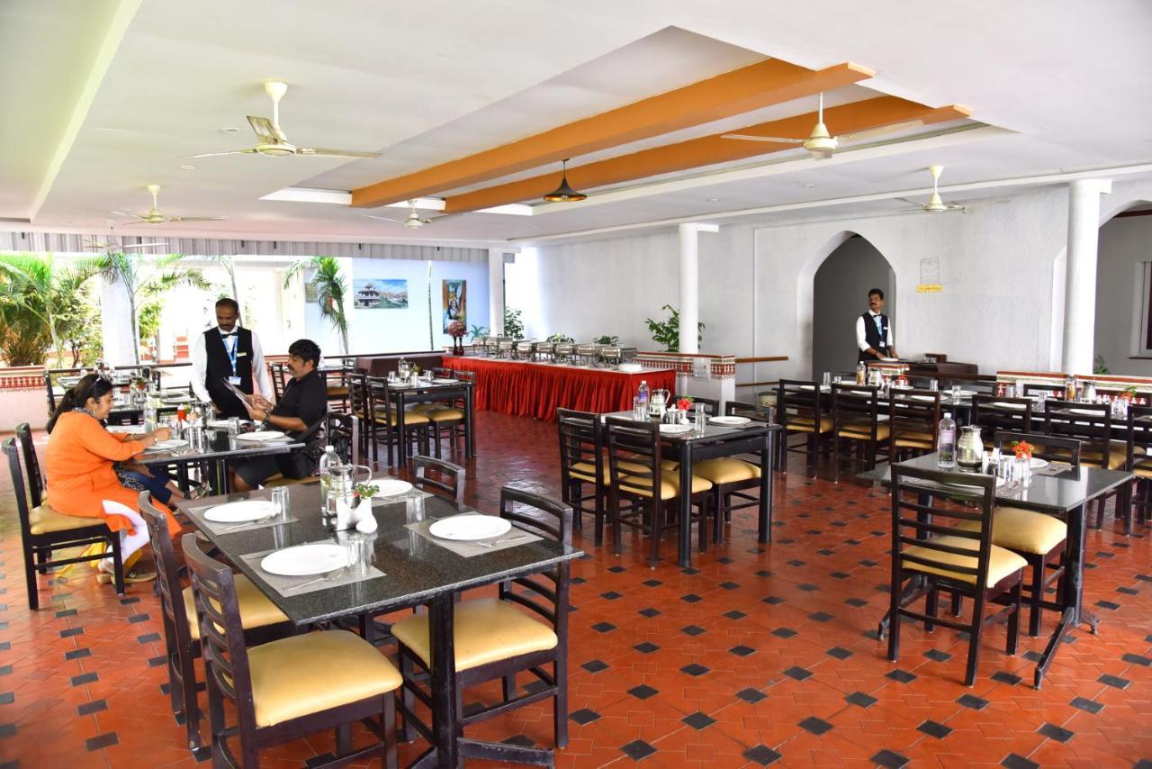 Kstdc Hotel Mayura Bhuvaneshwari Kamalapur 亨比 外观 照片